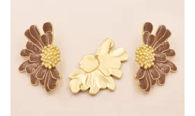Pendiente Flor Oro Mate con Esmalte Marrón / Base Pendientes 