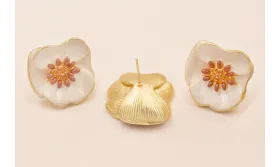 Pendiente Flor Esmalte Beige y marrón 27mm O. Mate / Base Pendientes 