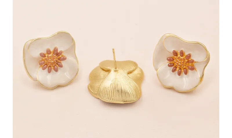 Pendiente Flor Esmalte Beige y marrón 27mm O. Mate / Base Pendientes 