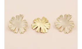 Pendiente Flor Oro Mate esmalte Beige 33mm diam / Base Pendientes 