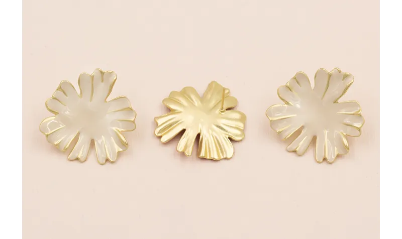 Pendiente Flor Oro Mate esmalte Beige 33mm diam / Base Pendientes 