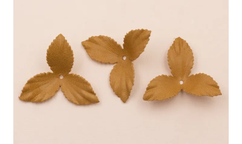 Flor pétalos relieve 45mm diam. Camel / Hilos y Cordones, Cuero y piel