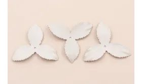 Flor pétalos relieve 45mm diam. Blanco / Hilos y Cordones, Cuero y piel