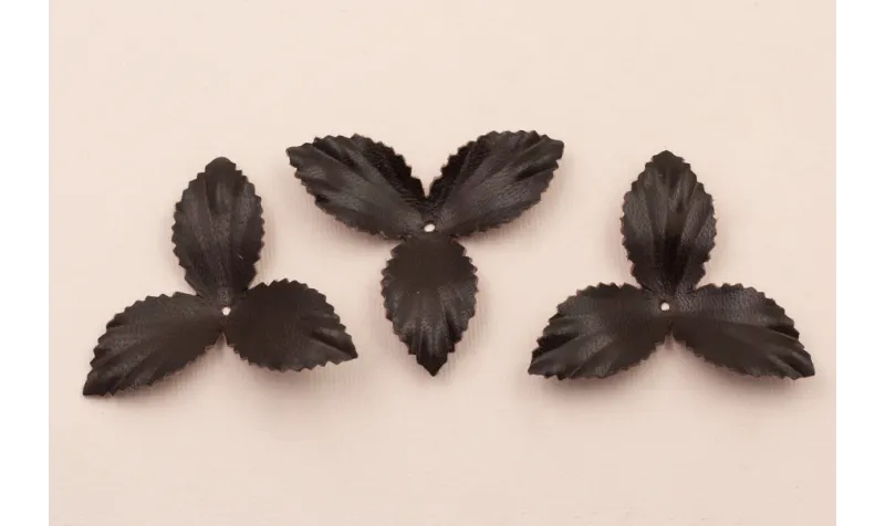 Flor pétalos relieve 45mm diam. Malva / Hilos y Cordones, Cuero y piel