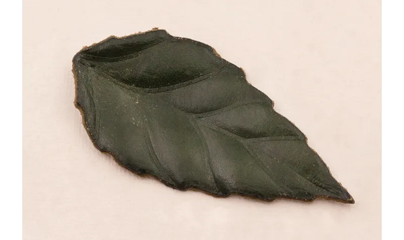 Hoja Cuero relieve 8*3,7 verde / Hilos y Cordones, Cuero y piel