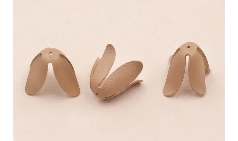 Campanilla Cuero 25mm alto blanco roto / Hilos y Cordones, Cuero y piel