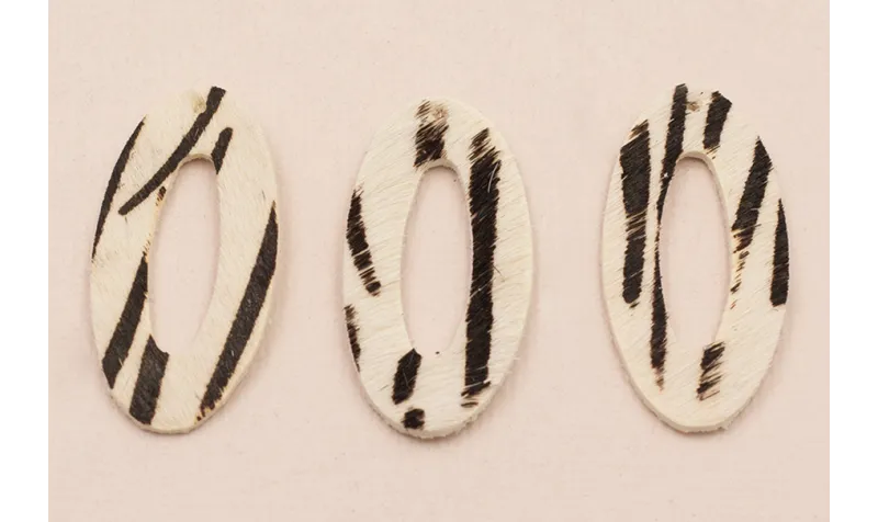 Aro Ovalado Piel Tintada 39mm Cebra / Hilos y Cordones, Cuero y piel