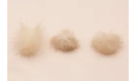 Pompón Pelo 30mm beige claro / Hilos y Cordones, Cuero y piel