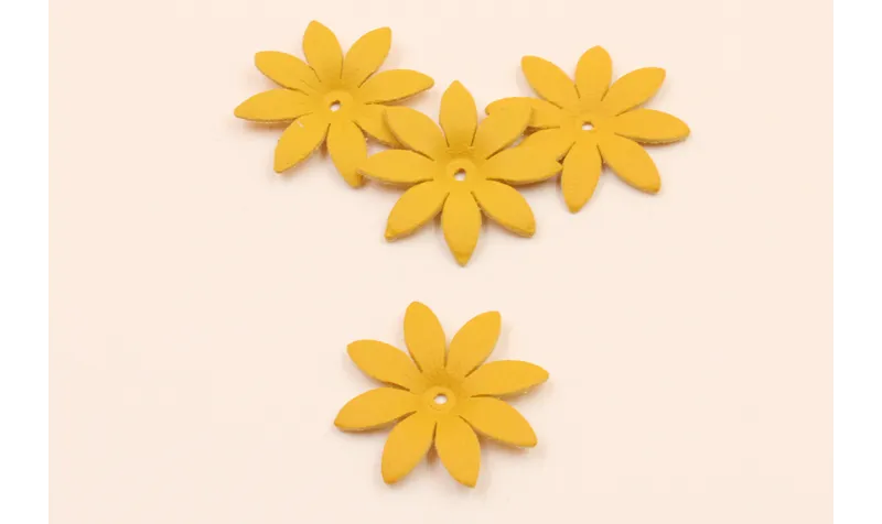 Flor Cuero 30mm Mostaza / Hilos y Cordones, Cuero y piel