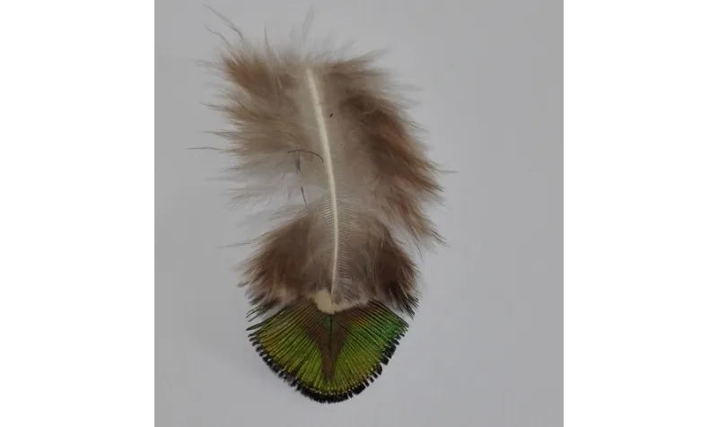 Pluma cola verde 60mm / Cuentas y Plumas