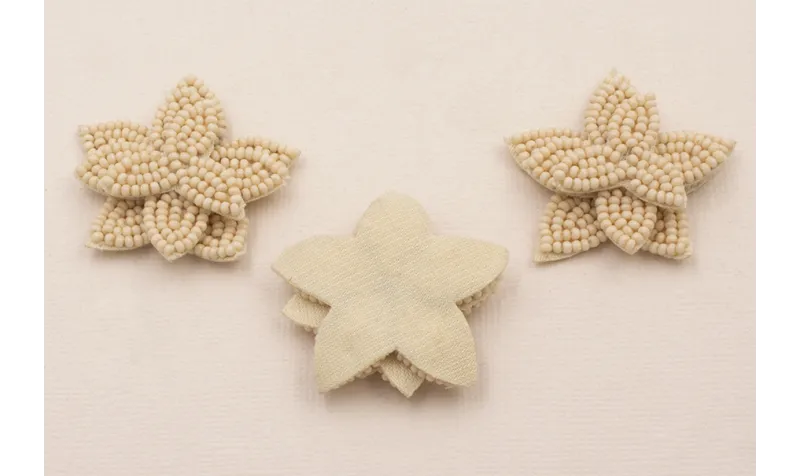 Flor Montada de 40mm diametro Crema / Abalorio pulseras y Collares