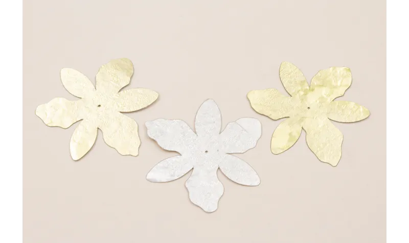 Flor Plata y Oro 55mm diámetro / Cuentas y Lentejuelas