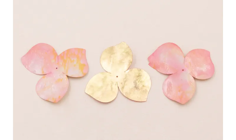 Flor 3 pétalos 50mm Oro y Rosa / Cuentas y Lentejuelas