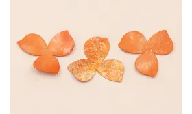 Flor 3 pétalos 35mm diametro Naranja y Metal / Cuentas y Lentejuelas