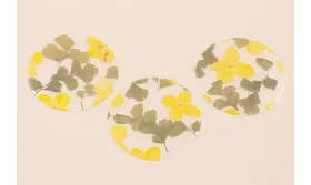 Lentejuela Disco 50mm con Flor Natural Amarillas  / Cuentas y Lentejuelas