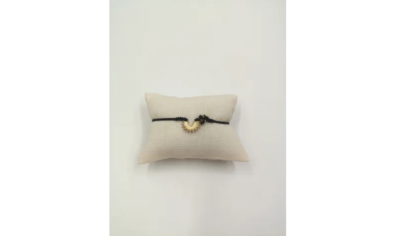Pulsera macrame negra con medio sol y facetadas