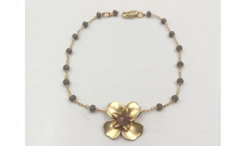 Pulsera facetadas gris y flor oro