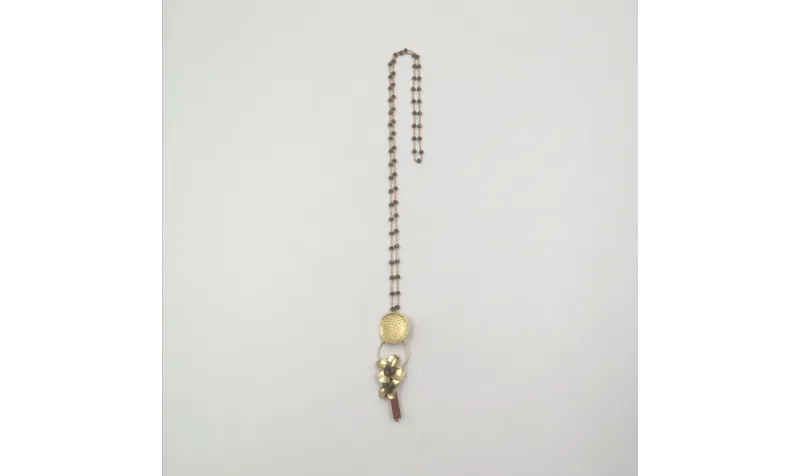 Collar largo facetadas gris, perno plano oro