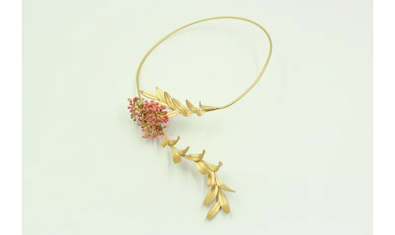 Collar rigido rama con coral esmaltado rosa