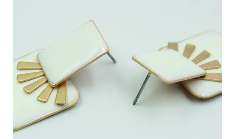 Pendinetes rectangulo esmaltado blanco y sol oro m