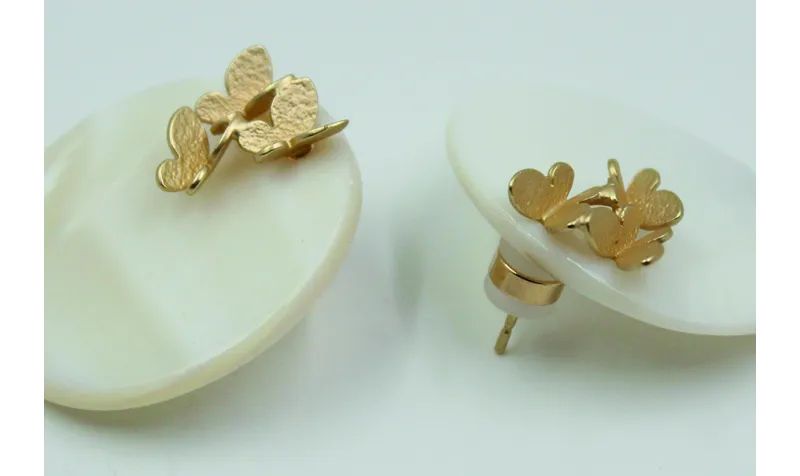 Pendientes disco nacar 12x10mm y perno trio maripo