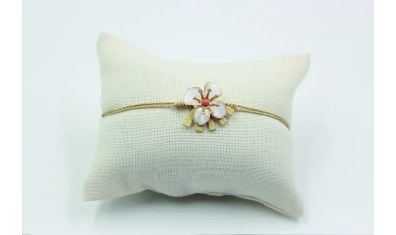 Pulsera nudo serpiente en color oro palido con flo