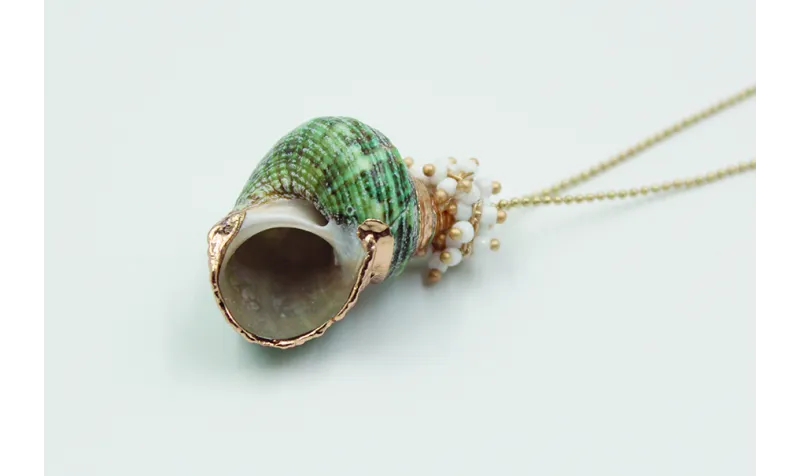 Collar de cadena de bolitas oro mate y colgante de