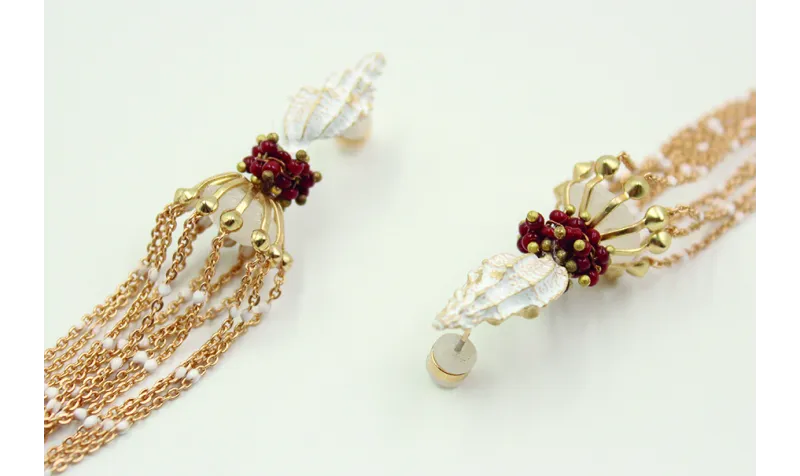 Pendientes perno caracola 24x10mm con cadena oro m