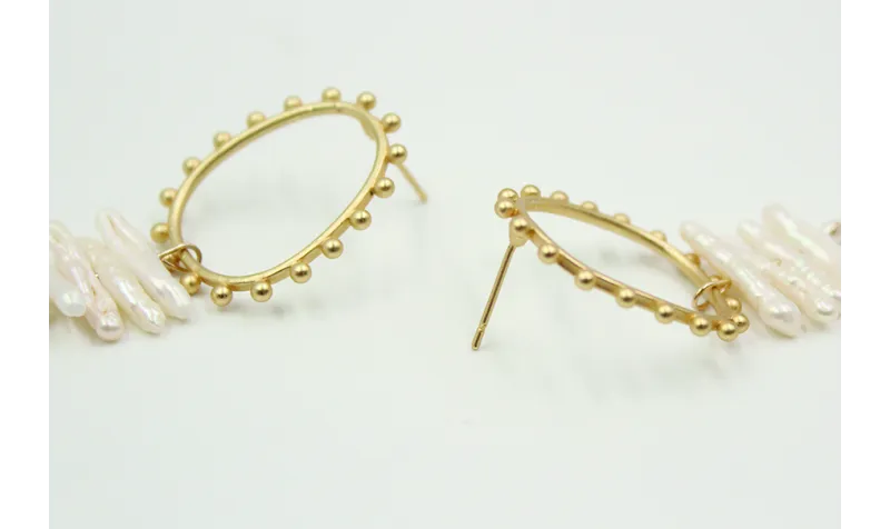 Pendientes pernos ovalado con bolitas 25x28mm con 