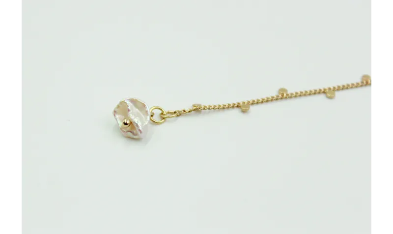 Pulsera sencilla de cadena con chapitas colgantes 