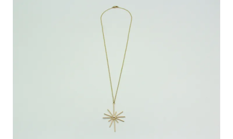 Collar con cadena eslabón pequeño oro mate y colga