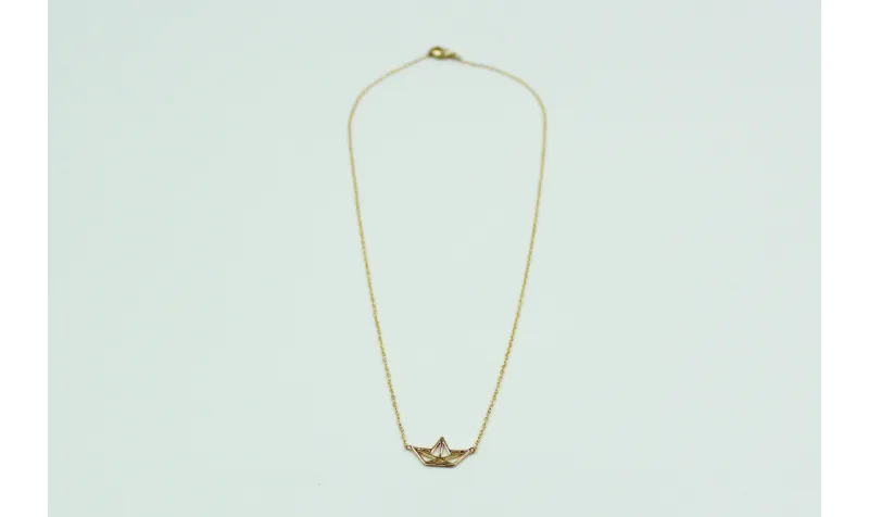 Solitario barco en latón y cadena de eslabón peque