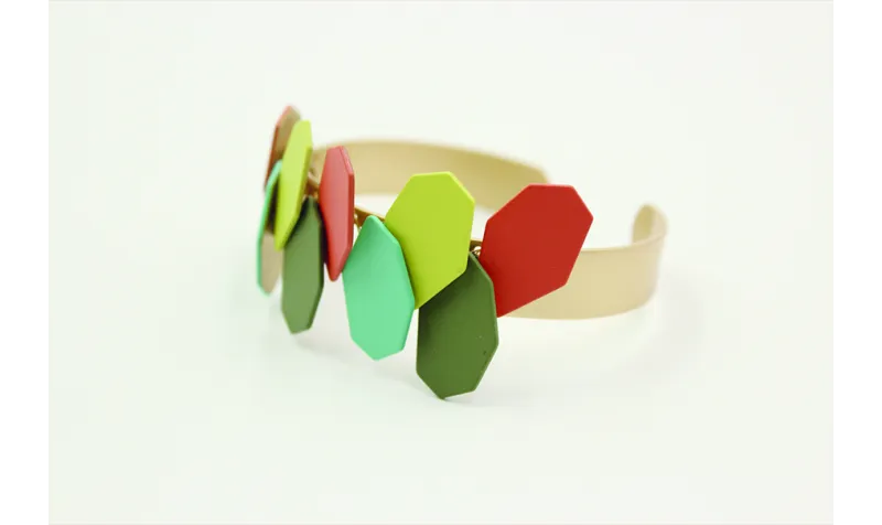 Pulsera rigida con esmaltes mates en color pistach