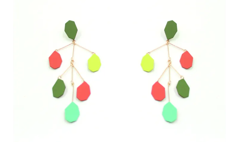 Pendientes en forma de arbol con esmaltes mates en