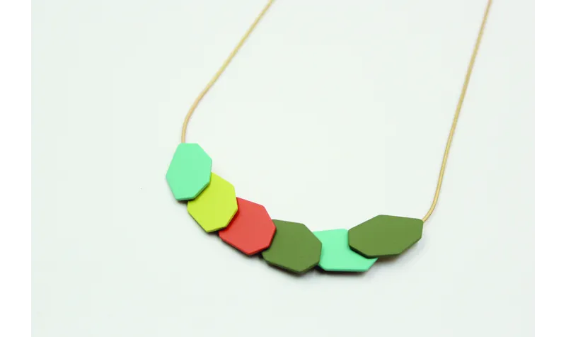 Collar de cadena cordón oro mate y esmaltes mates 