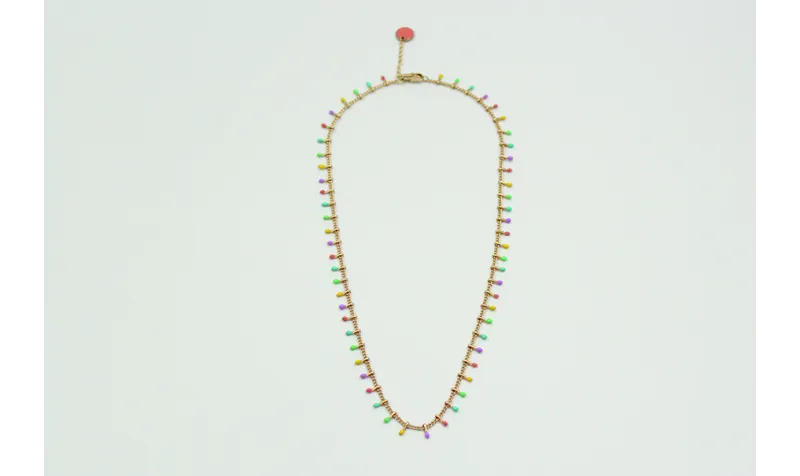 Collar sencillo de cadena con colgantes esmaltados