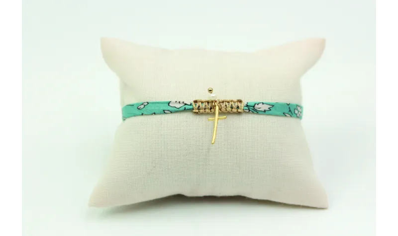 Pulsera lazo liberty azul con flores blancas, macr