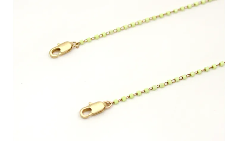 Cuelga mascarilla cadena con miyuki verde lima. La