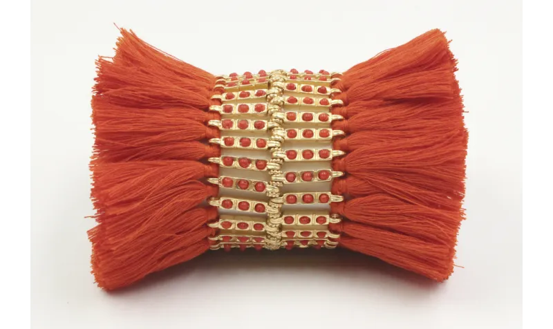 Brazalete ancho con entrepiezas con corales y pomp