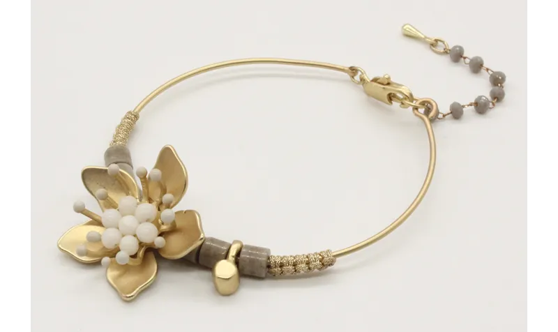 Pulsera rigida con piedras color topo y flor centr