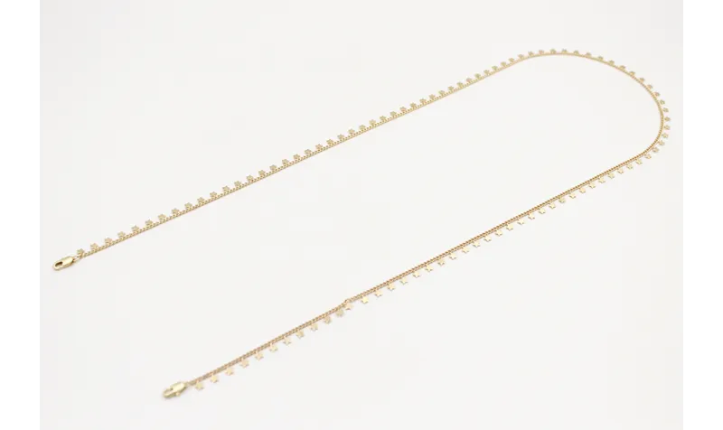 Cuelga mascarilla cadena de estrellas en oro mate.