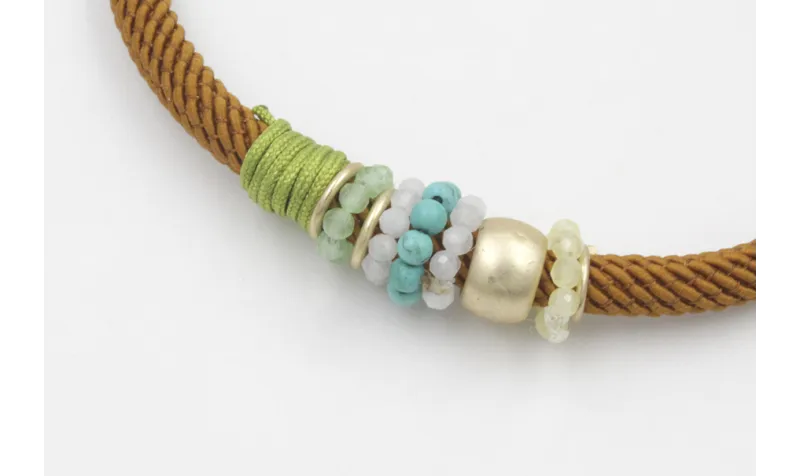 Pulsera de cordón trenzado retorcido color marrón 