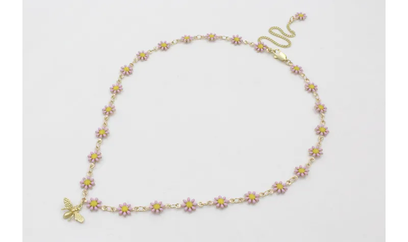 Colgante de cadena de margaritas esmaltadas rosa p