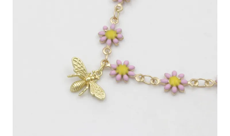 Colgante de cadena de margaritas esmaltadas rosa p