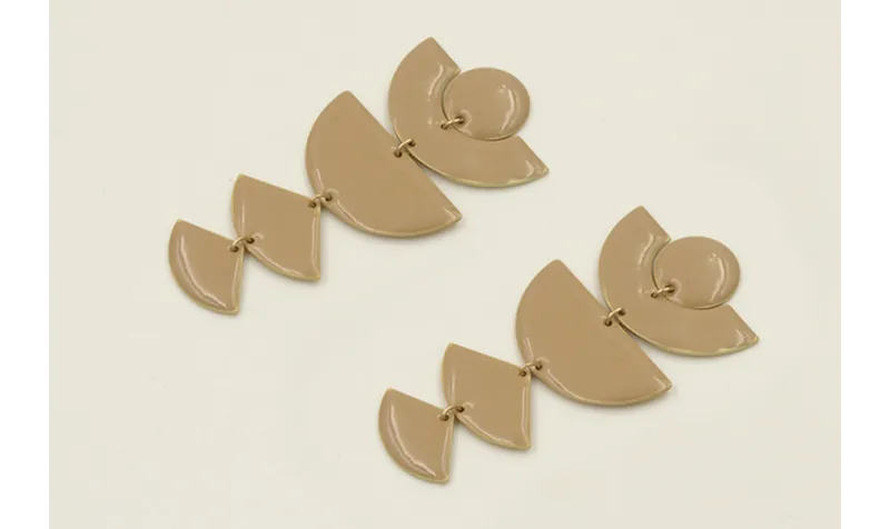 Pendientes con perno de círculo y piezas geométric