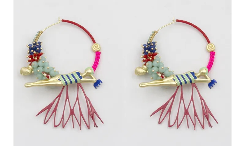 Pendientes aro dorado mate grande con miyuki rojo,