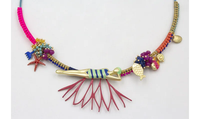 Collar rigido azul con bañista azul,rama coral ros