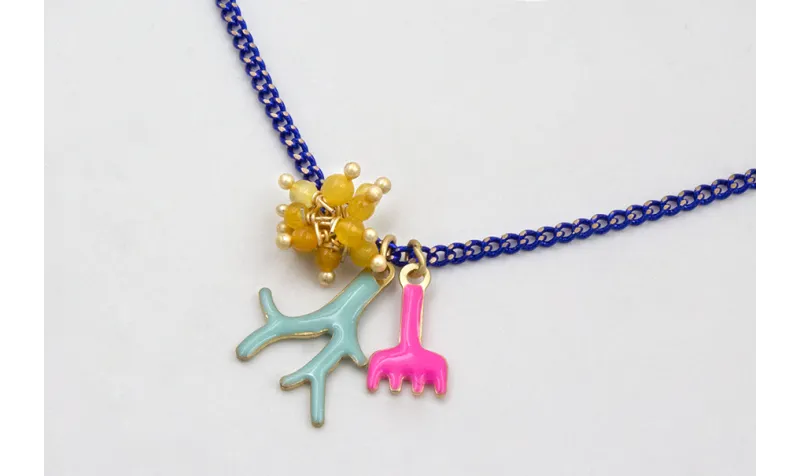 Collar cadena eslabón plano azulón con rastrillo e