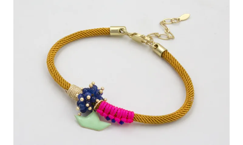 Pulsera cordón retorcido mostaza con nudo hilo fuc