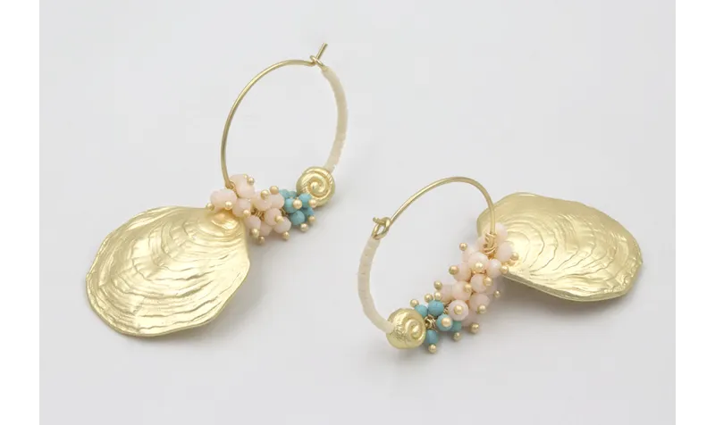 Pendientes aro mediano dorado mate con miyuki beig